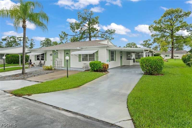 2 bedroom Attached at 16 Dawn Flower Cir, Pinewood Condominium, Lehigh Acres — photo 1