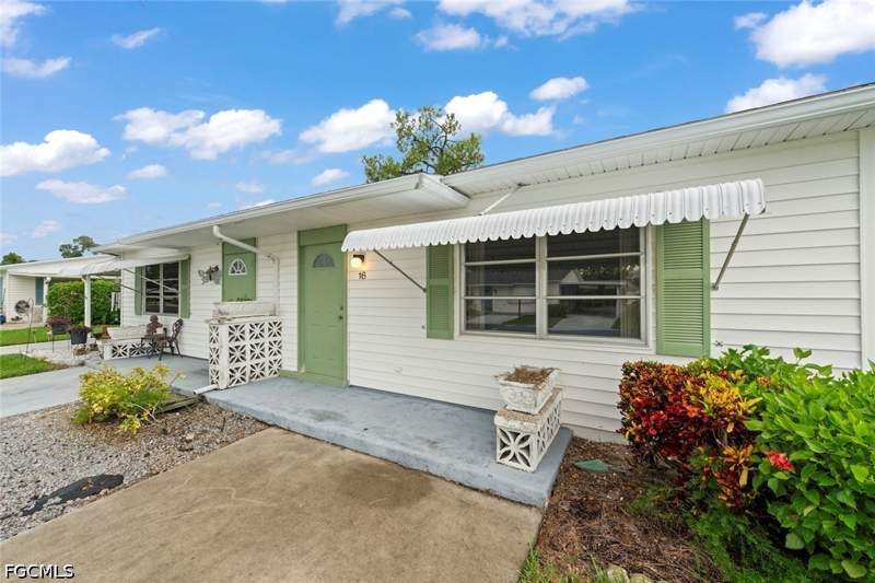 2 bedroom Attached at 16 Dawn Flower Cir, Pinewood Condominium, Lehigh Acres — photo 3