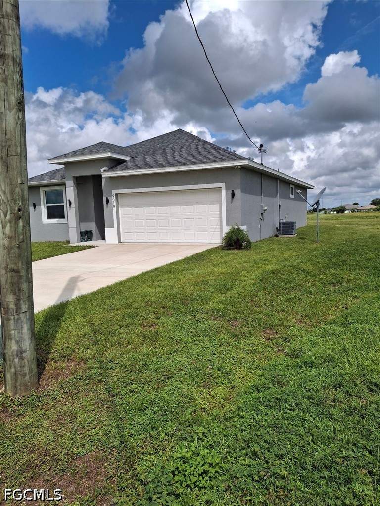 3 bedroom SingleFamilyResidence at 9019 E Broad Ct, Port Labelle, Labelle — photo 2