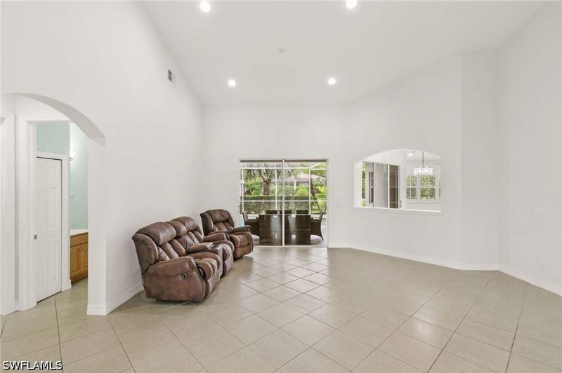 4 bedroom SingleFamilyResidence at 3917 Fabienne Ct, Wilshire Lakes, Naples — photo 4