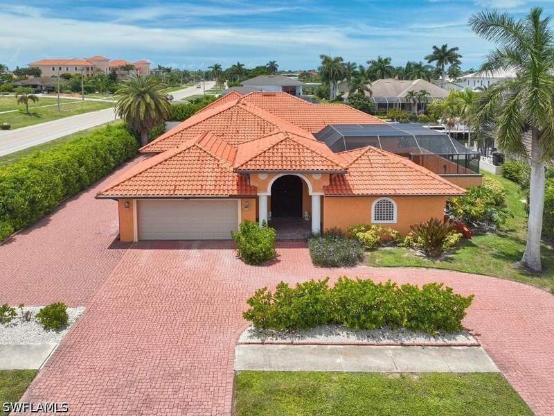 4 bedroom SingleFamilyResidence at 10 Anchor Ct, Marco Beach, Marco Island — photo 2