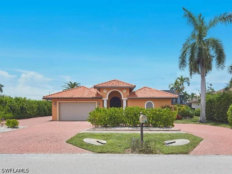 4 bedroom SingleFamilyResidence at 10 Anchor Ct, Marco Beach, Marco Island — photo 3