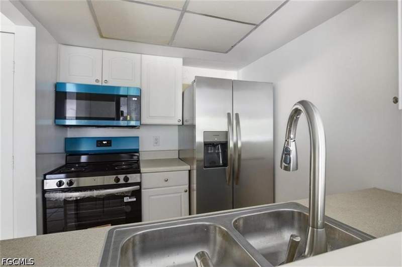 1 bedroom Condominium at 3704 Broadway 310, Windsor West, Fort Myers — photo 2