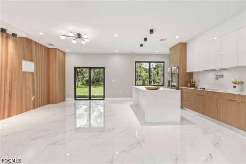 722 Roosevelt Ave, Lehigh Acres FL - photo 11 of 32