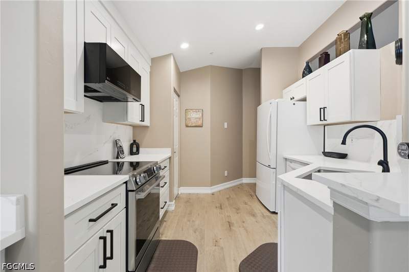 3 bedroom Condominium at 710 Tarpon Cove Dr 203, Barbados, Naples — photo 4