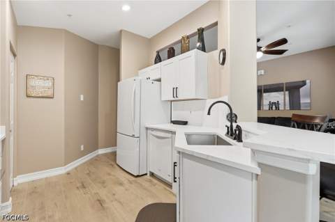 710 Tarpon Cove Dr 203, Naples FL - photo 6 of 37