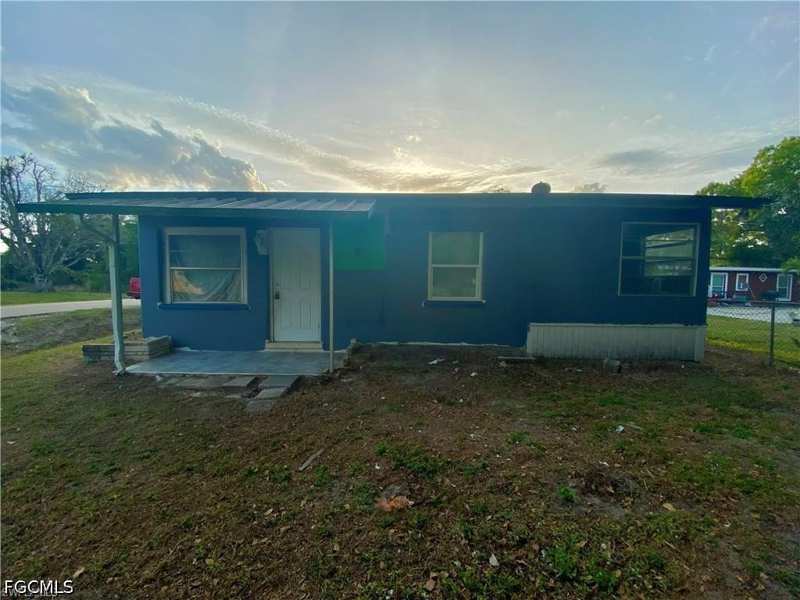 2 bedroom SingleFamilyResidence at 402 Miramar Rd, Russell Park, Fort Myers — photo 1