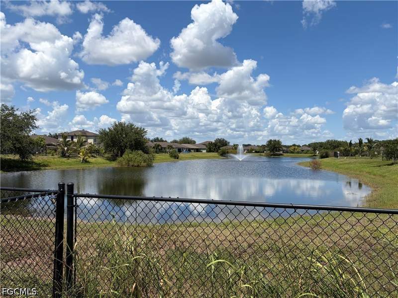 5 bedroom SingleFamilyResidence at 306 Shadow Lakes Dr, Shadow Lakes, Lehigh Acres — photo 2