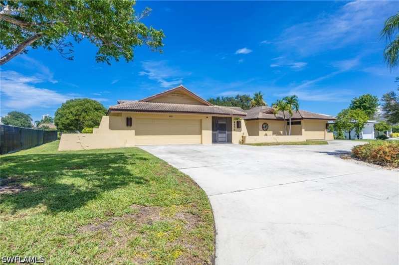 3 bedroom SingleFamilyResidence at 4651 West Blvd, Park Shore, Naples — photo 1