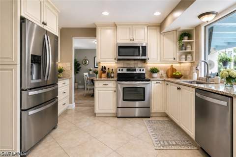 1352 Oaklawn Ct, Fort Myers FL - photo 7 of 18