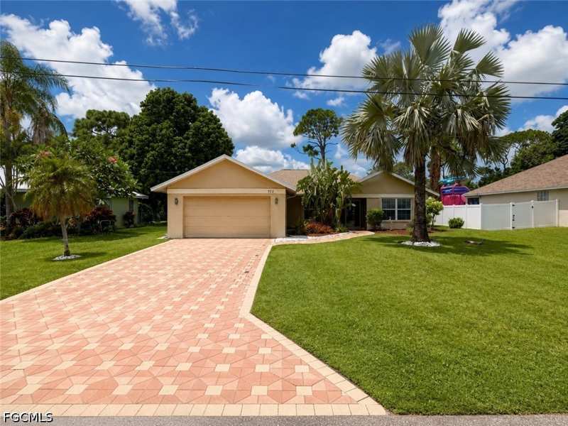 3 bedroom SingleFamilyResidence at 922 SE 1st Pl, Cape Coral, Cape Coral — photo 1