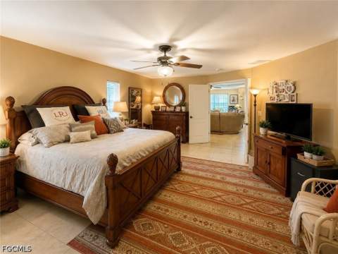 922 SE 1st Pl, Cape Coral FL - photo 6 of 21