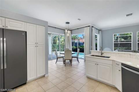 8748 S Lake Cir, Fort Myers FL - photo 13 of 44