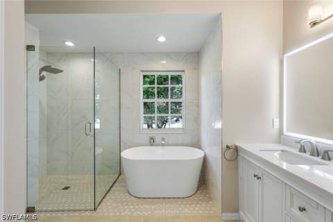 8748 S Lake Cir, Fort Myers FL - photo 23 of 44