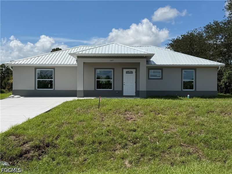 4 bedroom SingleFamilyResidence at 107 Concord Loop, Banyan Village, Labelle — photo 1