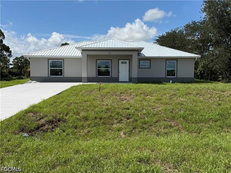 4 bedroom SingleFamilyResidence at 107 Concord Loop, Banyan Village, Labelle — photo 2