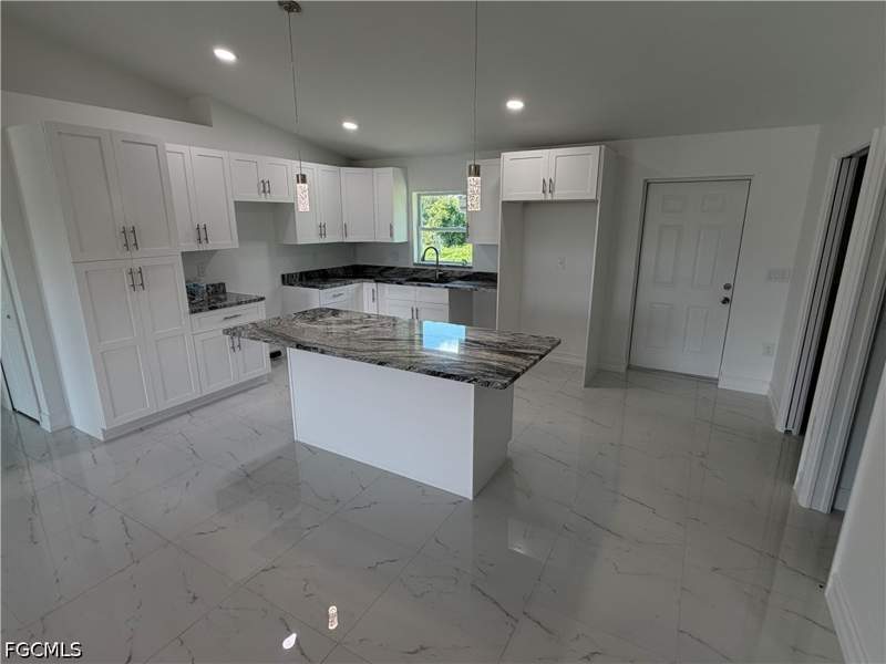 4 bedroom SingleFamilyResidence at 107 Concord Loop, Banyan Village, Labelle — photo 4
