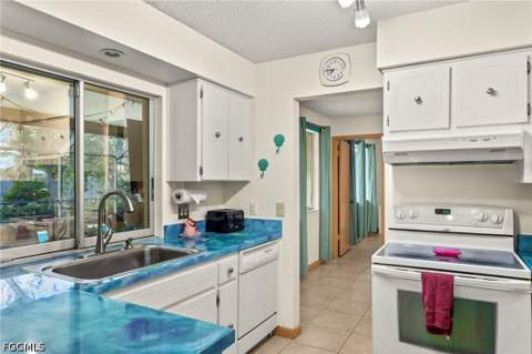 4380 Saint Clair Ave W, North Fort Myers FL - photo 7 of 32