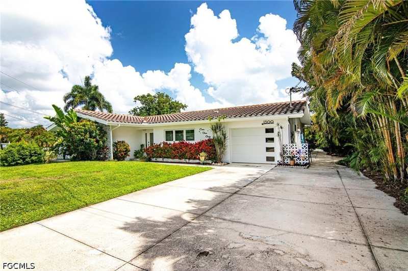 3 bedroom SingleFamilyResidence at 1300 Thompson St, Bellaire Estates, North Fort Myers — photo 1
