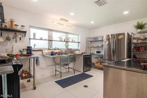 1300 Thompson St, North Fort Myers FL - photo 10 of 49