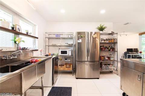 1300 Thompson St, North Fort Myers FL - photo 11 of 49