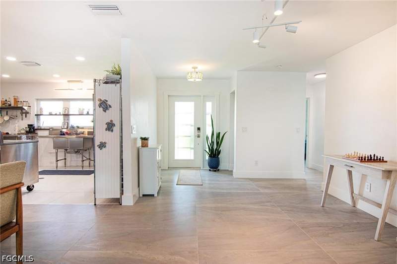 3 bedroom SingleFamilyResidence at 1300 Thompson St, Bellaire Estates, North Fort Myers — photo 4