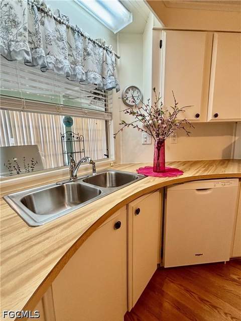 557 Peace Lake Ct, North Fort Myers FL - photo 12 of 37