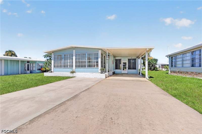 2 bedroom ManufacturedHome at 557 Peace Lake Ct, Forest Park Mobile Home, North Fort Myers — photo 2