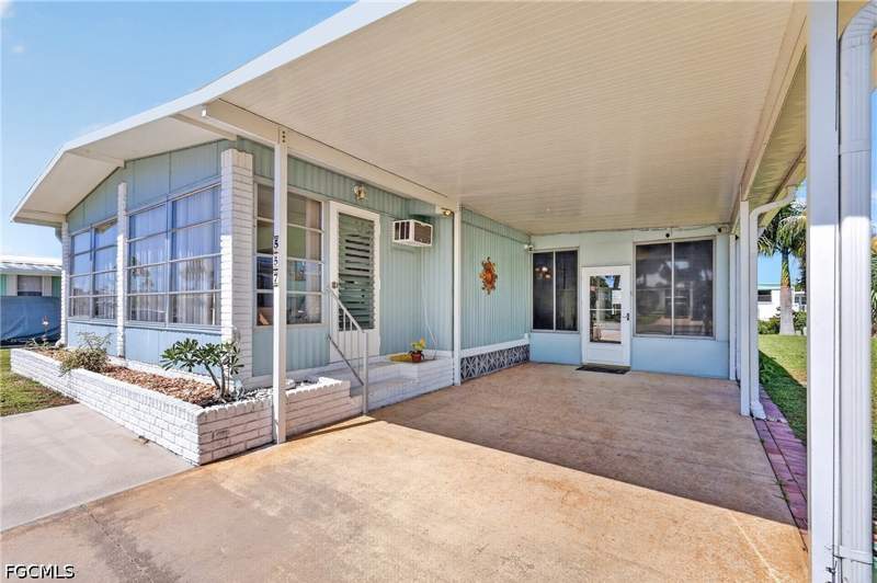 2 bedroom ManufacturedHome at 557 Peace Lake Ct, Forest Park Mobile Home, North Fort Myers — photo 3