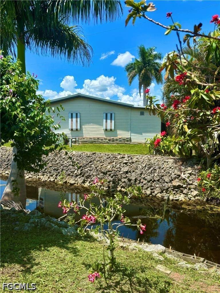 2 bedroom ManufacturedHome at 557 Peace Lake Ct, Forest Park Mobile Home, North Fort Myers — photo 5