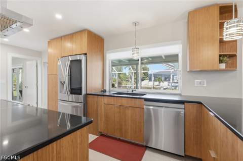 5331 Mayfair Ct, Cape Coral FL - photo 15 of 50