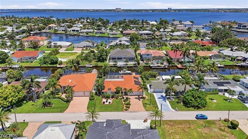 3 bedroom SingleFamilyResidence at 5331 Mayfair Ct, Cape Coral, Cape Coral — photo 3