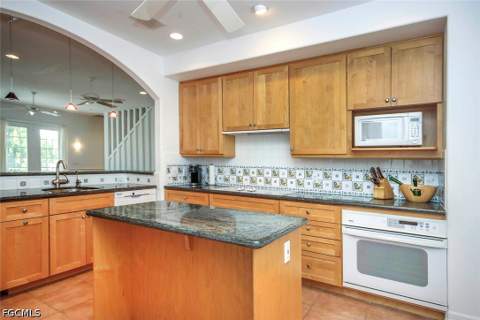 580 Sea Oats Dr, Sanibel FL - photo 10 of 48