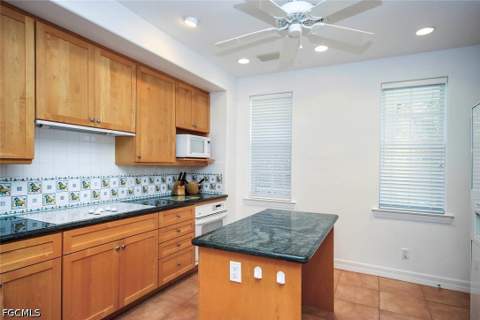 580 Sea Oats Dr, Sanibel FL - photo 12 of 48
