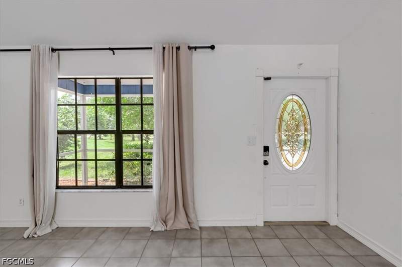 3 bedroom SingleFamilyResidence at 580 16th St SE, Golden Gate Estates, Naples — photo 2