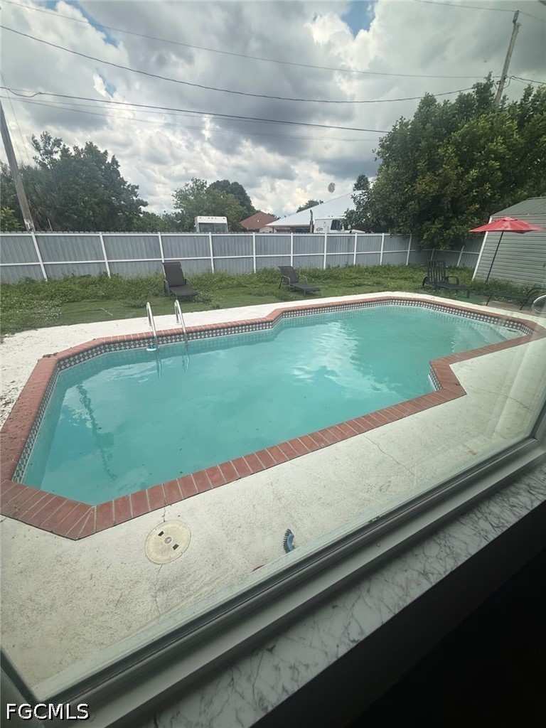 5 bedroom SingleFamilyResidence at 129 E Lake Dr, Lehigh Acres, Lehigh Acres — photo 1
