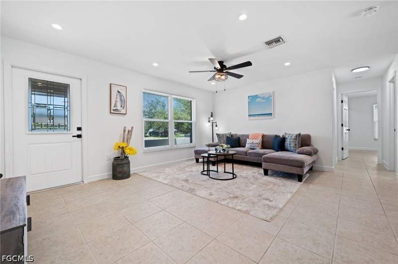 3 bedroom SingleFamilyResidence at 6060 Macbeth Ln, Island Park Woodlands, Fort Myers — photo 4