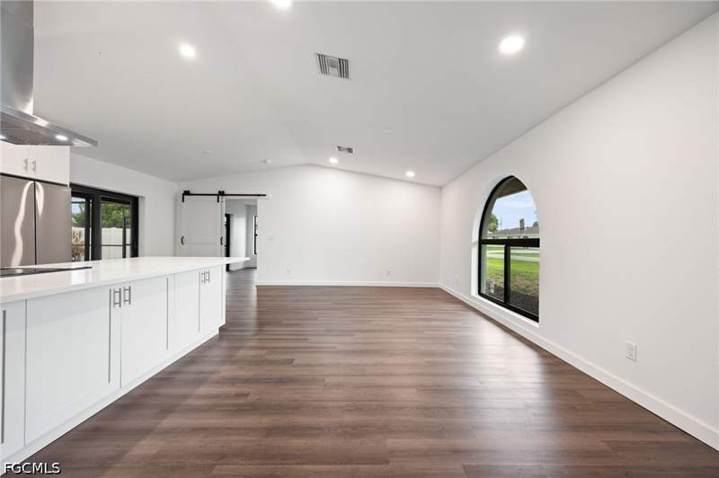 3 bedroom SingleFamilyResidence at 812 SE 34th St, Cape Coral, Cape Coral — photo 3