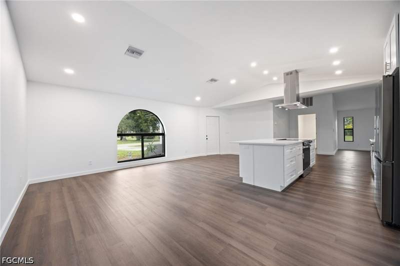3 bedroom SingleFamilyResidence at 812 SE 34th St, Cape Coral, Cape Coral — photo 4