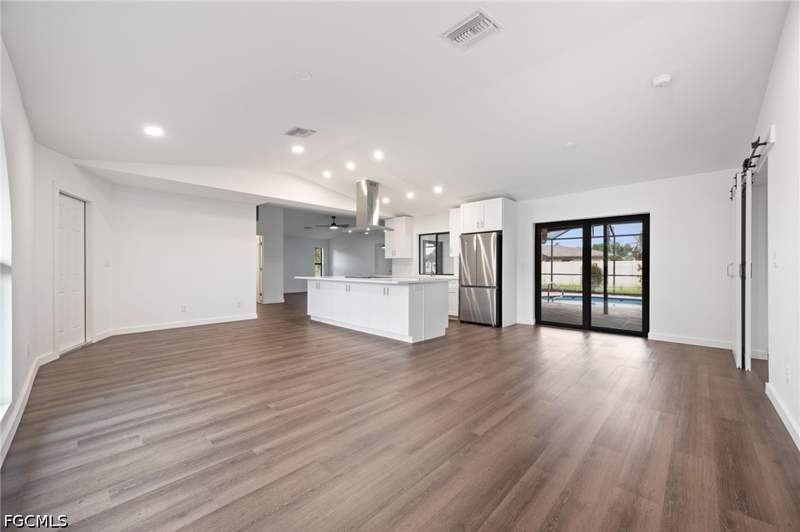 3 bedroom SingleFamilyResidence at 812 SE 34th St, Cape Coral, Cape Coral — photo 5