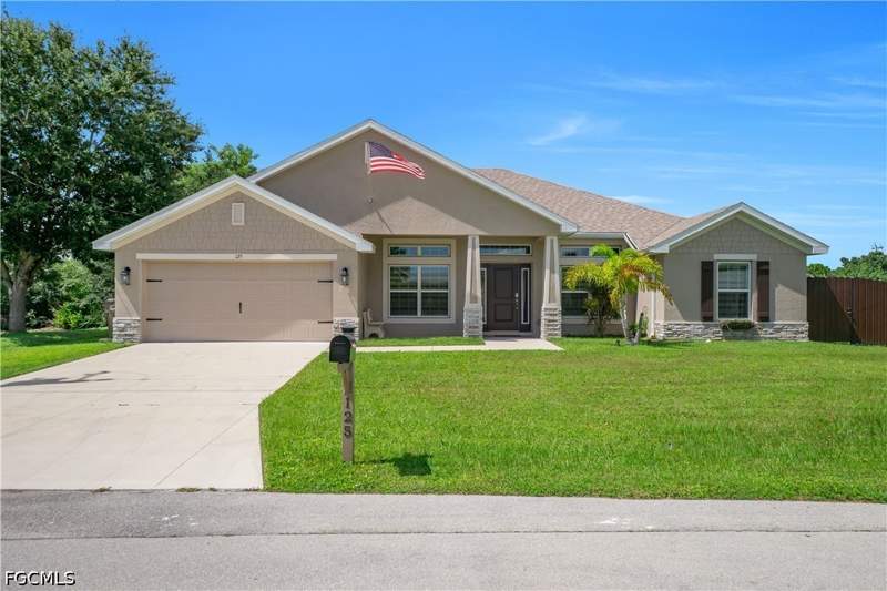 4 bedroom SingleFamilyResidence at 125 SE 11th Ter, Cape Coral, Cape Coral — photo 4
