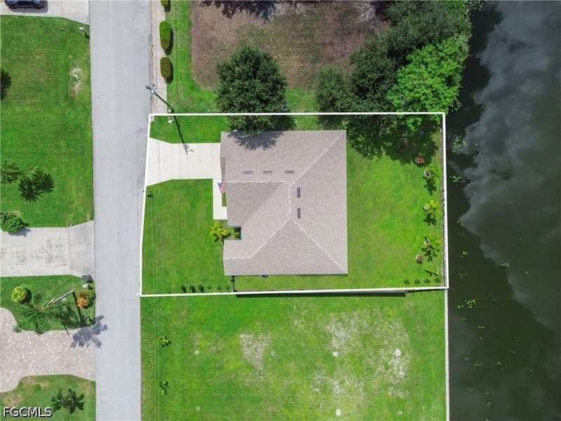 4 bedroom SingleFamilyResidence at 125 SE 11th Ter, Cape Coral, Cape Coral — photo 5