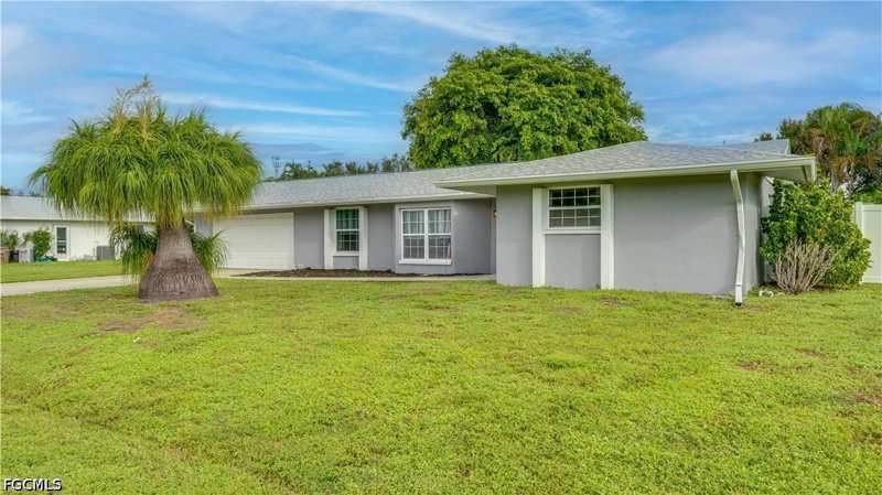 3 bedroom SingleFamilyResidence at 909 SE 27th St, Cape Coral, Cape Coral — photo 1