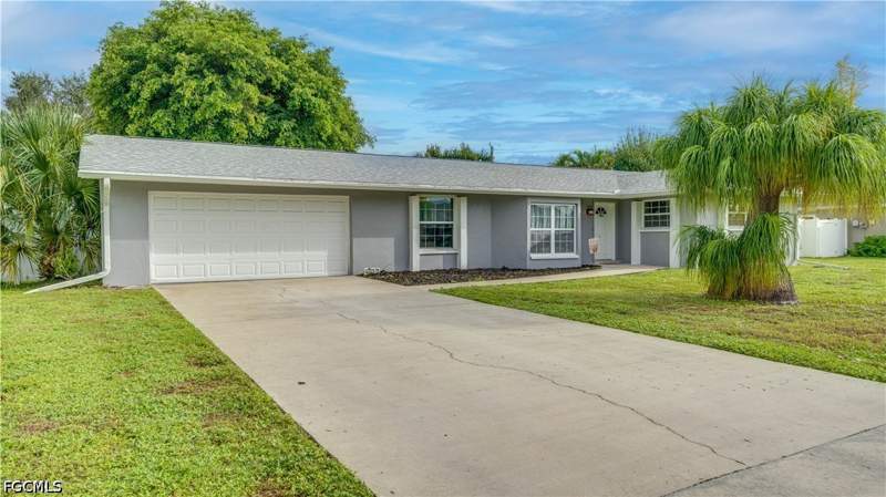 3 bedroom SingleFamilyResidence at 909 SE 27th St, Cape Coral, Cape Coral — photo 2