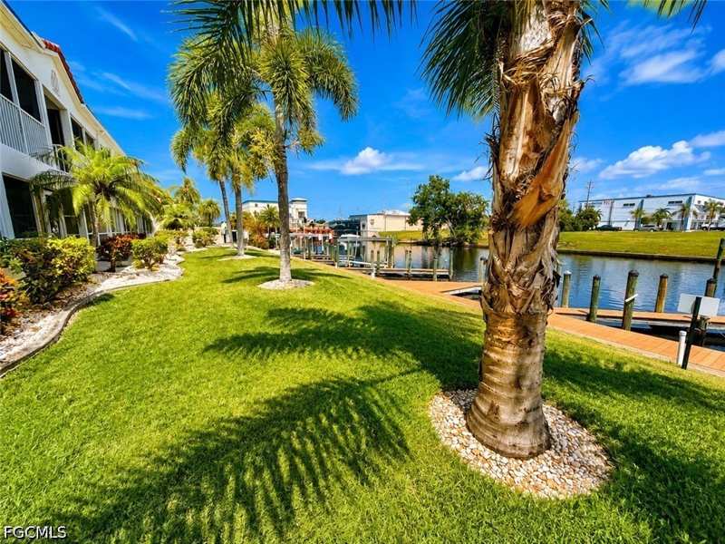 2 bedroom Condominium at 1615 SE 46th Ln 202, Casa Bonita, Cape Coral — photo 1