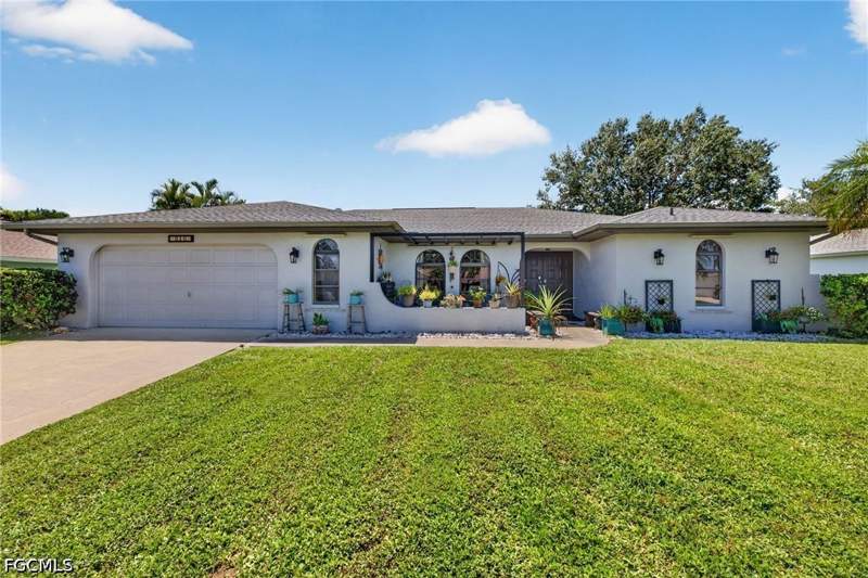 3 bedroom SingleFamilyResidence at 916 SE 21st Ln, Cape Coral, Cape Coral — photo 2