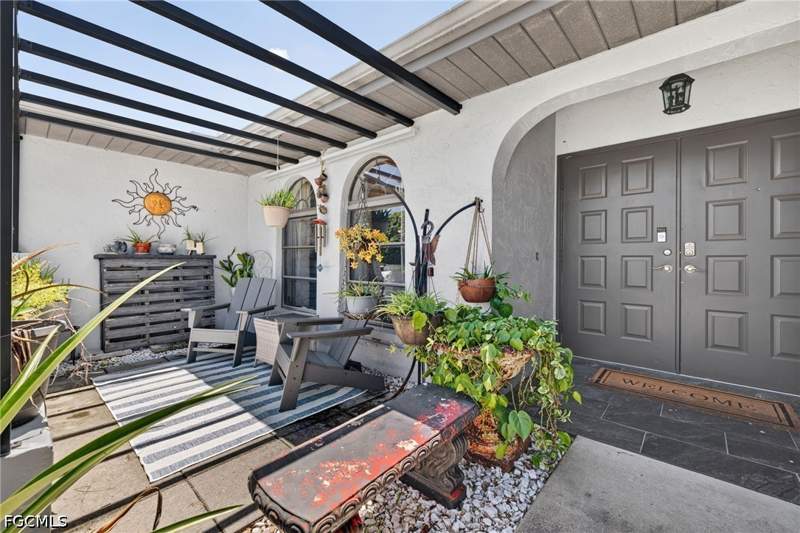 3 bedroom SingleFamilyResidence at 916 SE 21st Ln, Cape Coral, Cape Coral — photo 3
