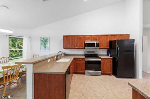 4930 SW 27th Ave, Cape Coral FL - photo 10 of 38