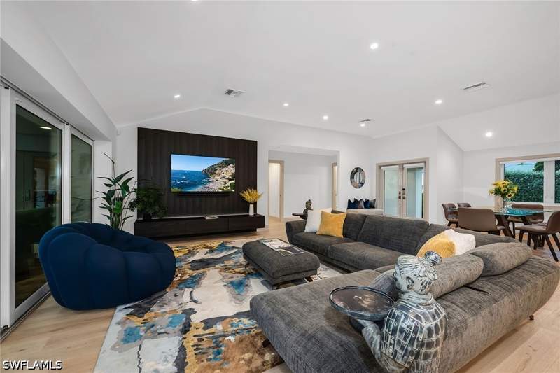4 bedroom SingleFamilyResidence at 5215 Seashell Ave, Seagate, Naples — photo 5