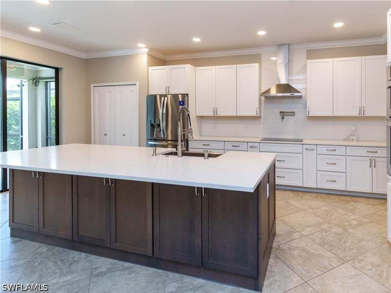 5 bedroom SingleFamilyResidence at 1588 Vizcaya Ln, Artesia, Naples — photo 4